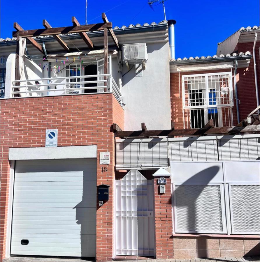 Casa Ideal Familias Y Grupos Con Balcones Exterior Soleada Patios Cerca Alhambra, Sierra Nevada, Rio Genil, Lancha Del Genil, Parque Llano Y Reloj Del Sol Con Barbacoas, Campo De Futbol, Circuito Gimnasia Apartment Granada Ngoại thất bức ảnh