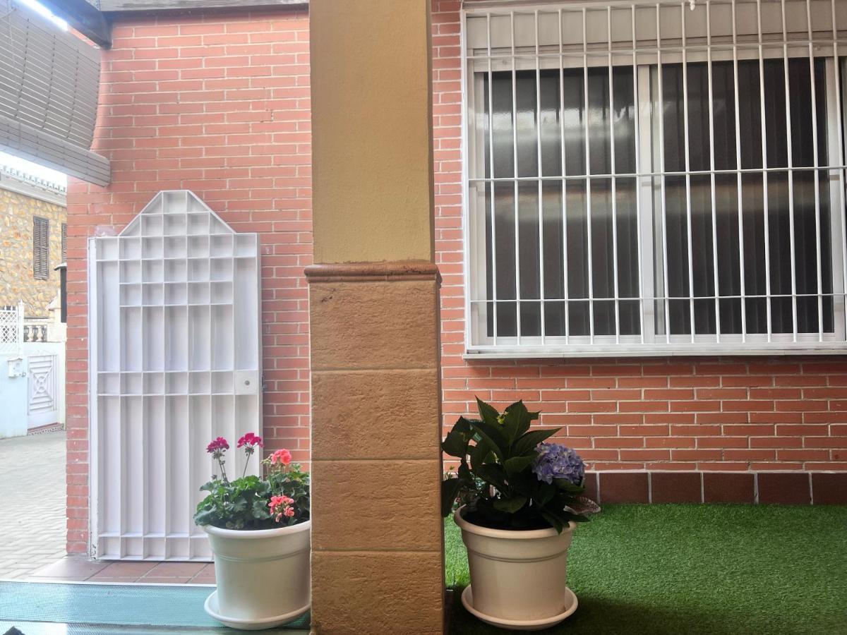 Casa Ideal Familias Y Grupos Con Balcones Exterior Soleada Patios Cerca Alhambra, Sierra Nevada, Rio Genil, Lancha Del Genil, Parque Llano Y Reloj Del Sol Con Barbacoas, Campo De Futbol, Circuito Gimnasia Apartment Granada Ngoại thất bức ảnh