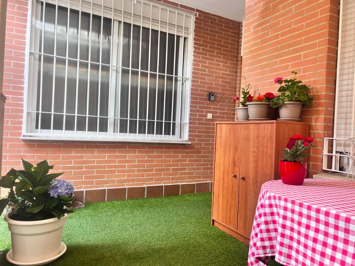 Casa Ideal Familias Y Grupos Con Balcones Exterior Soleada Patios Cerca Alhambra, Sierra Nevada, Rio Genil, Lancha Del Genil, Parque Llano Y Reloj Del Sol Con Barbacoas, Campo De Futbol, Circuito Gimnasia Apartment Granada Ngoại thất bức ảnh